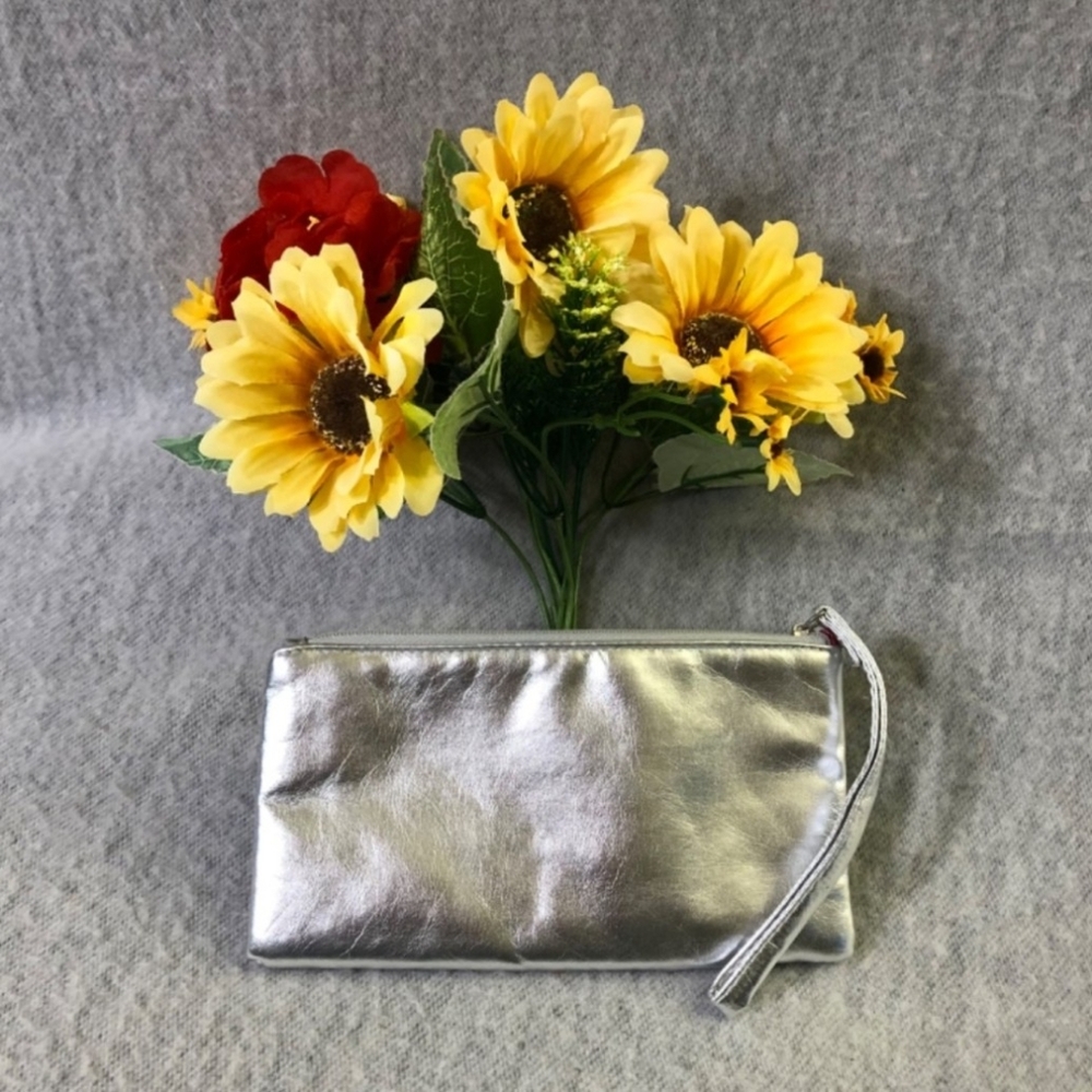 mark. Metallic Silver Wristlet Clutch 8"×4" - Picture 4 of 5